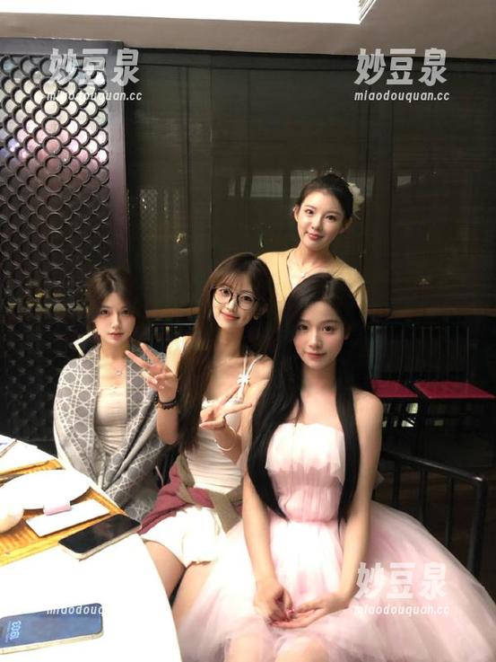 秀人网-小九月 秀人网 - 超级可爱的小九月写真集更新,妹妹们的每一帧都是经典!.txt