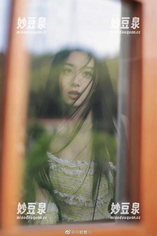 秀人网 - 高潮迭起的海边旅程：小兔纯纯的高清写真作品展现无尽魅力.txt