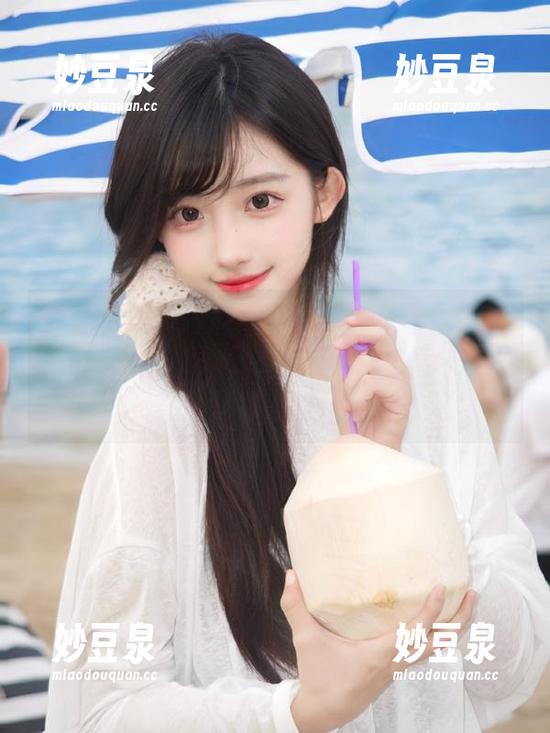 秀人网 - 小蛮腰双人写真图包，精选每一份温暖与幽默，记录下那份难忘的青涩时光，别错过哦！.txt