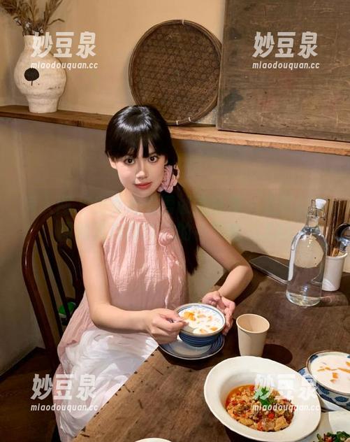 秀人网 - 少女心雪雪诚意分享：油亮的美图如何掩饰内心的小尴尬？.txt