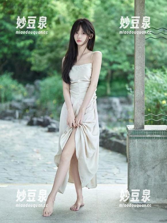 秀人网-糯美子MINIbabe 秀人网 - 热门高清图库:糯美子MINIbabe空姐写真,感受空中之美.txt