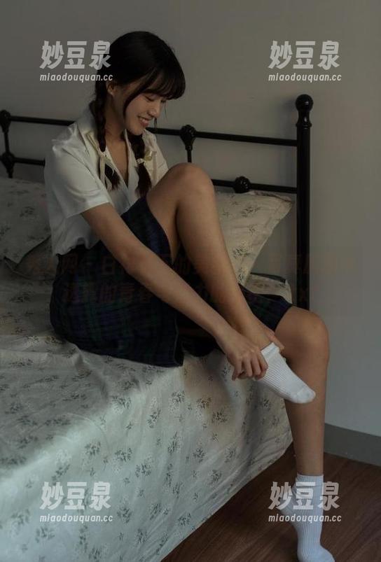 秀人网 - 白衬衫下的美桃酱：写真原图中透露的青春与活力的秘密！.txt