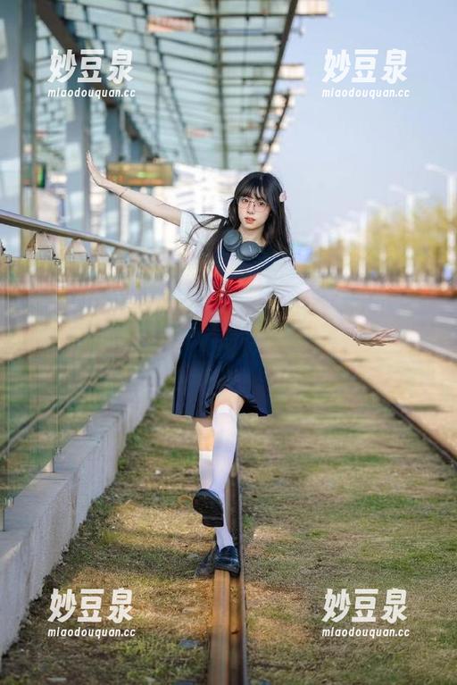 秀人网-舒林培 秀人网 - 舒林培JK写真新作:无圣光美图,浅析每一个细节与情感的交融!.txt
