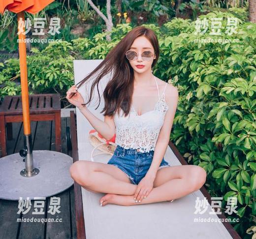 秀人网-言沫 秀人网 - 典雅吊裙丝足的精致魅力,言沫无圣光写真图片大赏.txt