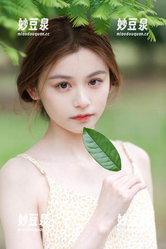 秀人网-谭小灵 秀人网 - 谭小灵私房套装合集:记录她的时尚与生活灵感.txt