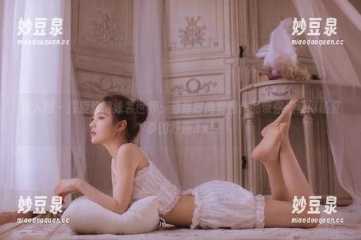 秀人网 - 探索软情泳装世界：清新时尚套图作品带你感受闷热夏季的舒适.txt
