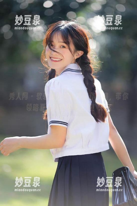 秀人网-软软 秀人网 - 软软泳池翘臀高清作品集,带你领略夏天的热情与柔美!.txt
