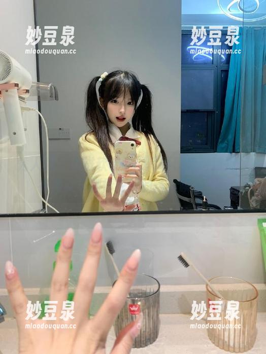 秀人网 - 走进软软子的写真图库，捕捉晾衣美女与剧情花园的迷人瞬间.txt
