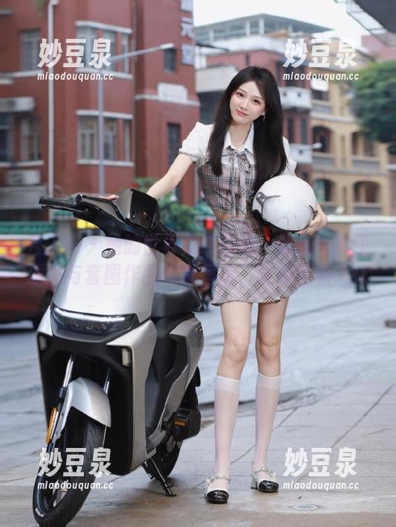 秀人网-邹晶晶女王 秀人网 - 她的世界是纯白色:邹晶晶女王原图与套图作品倾情呈现,唯美至极.txt