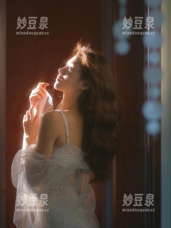秀人网 - 郑颖姗Bev的浴缸氛围：获取高清原图资源，感受静谧之美.txt