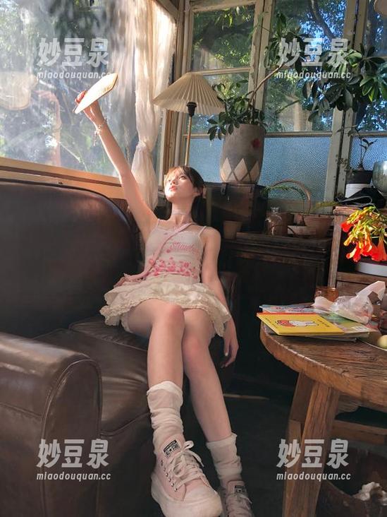 秀人网 - 最新合集：黄婧GIGI短裤写真，带你体验一场眼球的盛宴！.txt