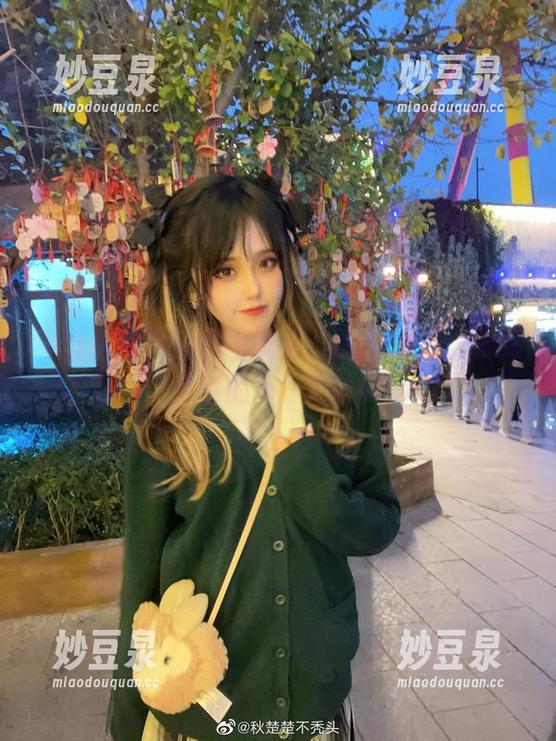牛仔裤的秋楚楚不秃头：图包分享，细腻生活的每一面.txt