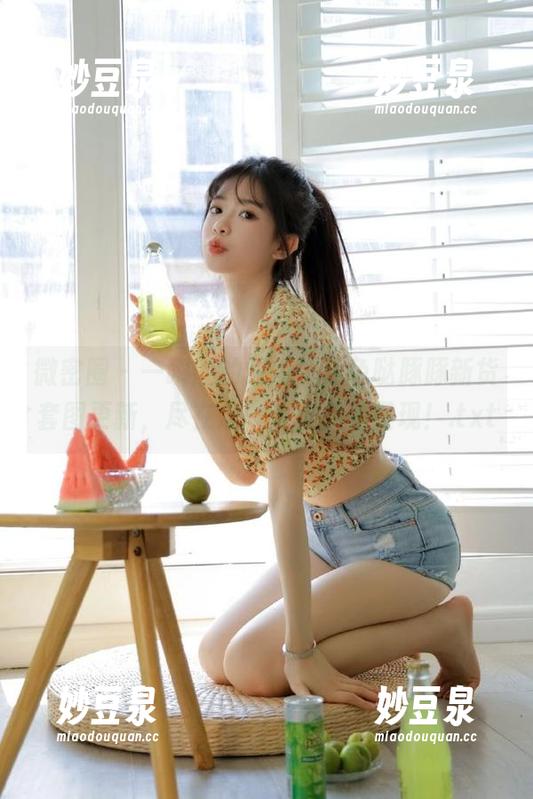 微密圈 - 一瞬间的惊艳，紫色哒豚豚新货套图更新，尽在这一系列美丽呈现！.txt