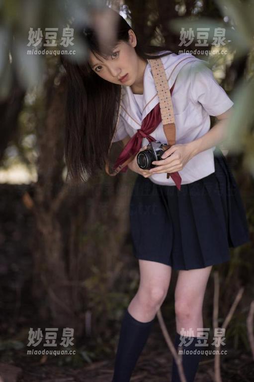 美媛馆-Carina绮里嘉 美媛馆 - 高清生活写真:Carina绮里嘉李牛仔裤时刻记录她随性的时尚态度与生活方式.txt