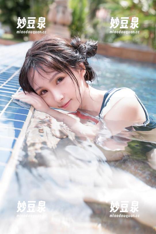 美媛馆 - 伊小七MoMo学妹清新图集资源，带你回到那个无忧无虑的校园时光！.txt