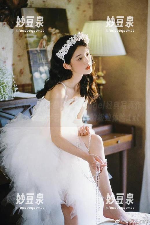 美媛馆 - 兔女郎田芯娜Angel经典写真作品合集：追寻艺术与时尚的极致体验.txt