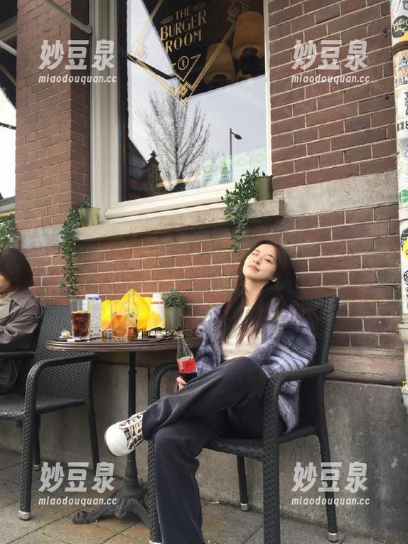 美媛馆 - 窥探糯美子Mini雪白肌肤图片，原图中展现纯净自然的魅力.txt