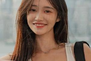 美媛馆 - 蓝夏Akasha的办公室写真合集：探讨职场美学的魅力，每一张图片都不容错过.txt