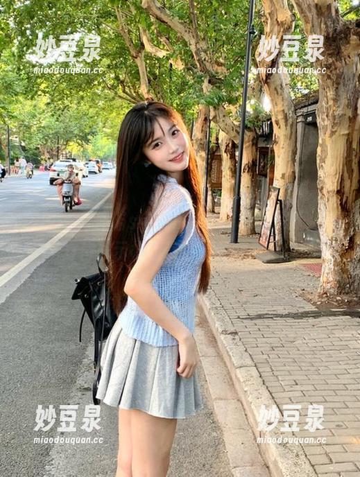 美媛馆 - 许诺sabrina私房校园写真，全方位展示校园最动人的风采.txt