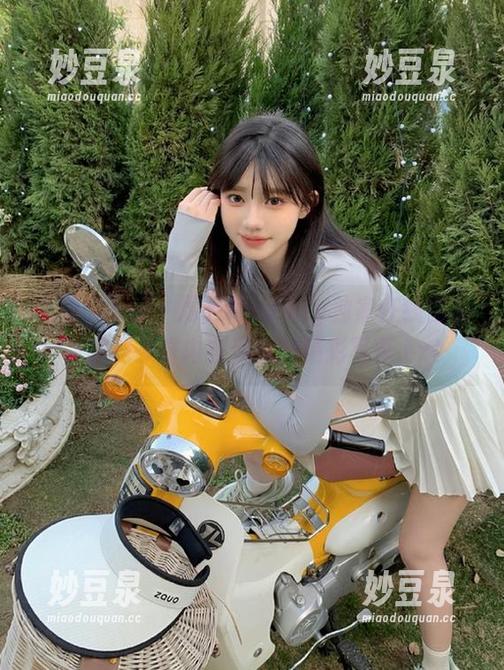 花漾show - 周于希sandy独家在线图集，展现多样内衣风格的精彩写真.txt