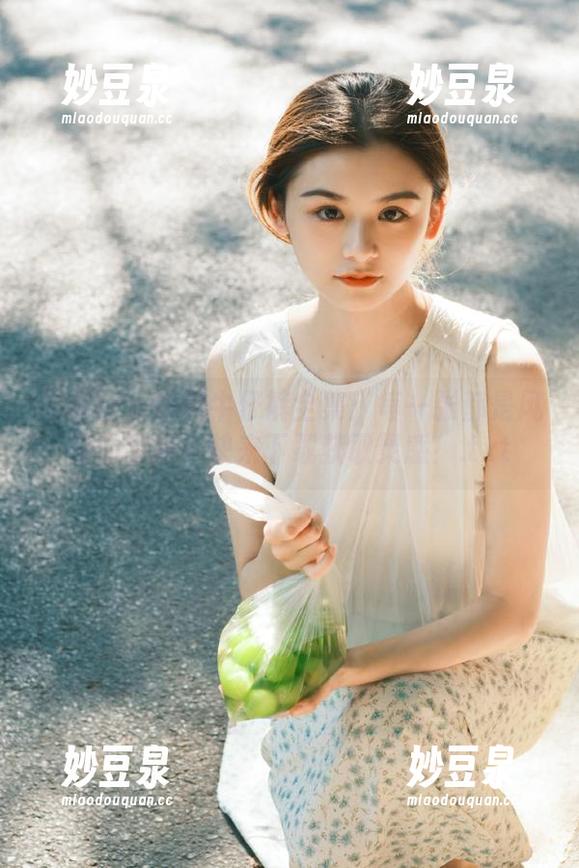蜜桃社 - 冰露牛仔裤全集：每一张都是风格的引领，快来下载获取灵感！.txt