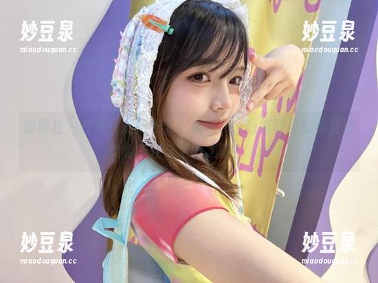 蜜桃社-琉璃lily 蜜桃社 - 在夏日的阳光下:琉璃lily短裤写真图集呈现她的年轻与活力之美!.txt