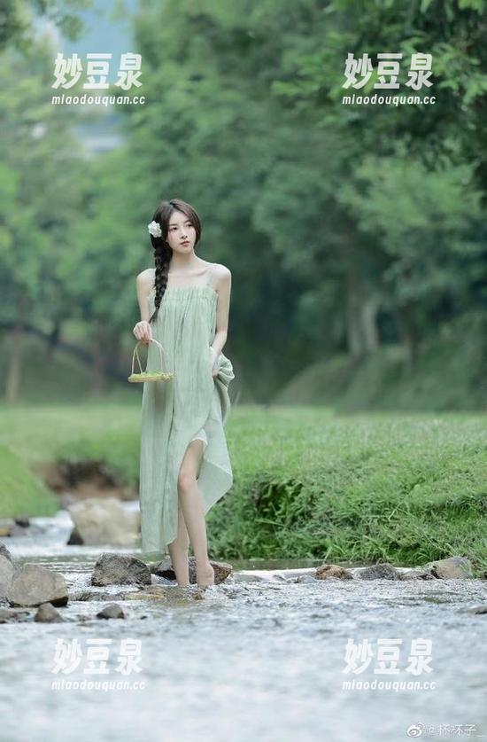 蜜桃社 - 让我们一起欣赏露西Lucy的无圣光毛衣系列，满载秋冬气息的图片令人心动不已.txt