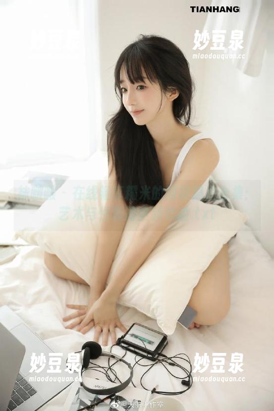 袜啵啵 - 在线畅享糯米的网袜照片合集：艺术与性感的全新体验.txt
