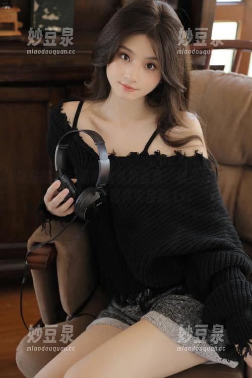 袜啵啵 - 苏苏黑丝私拍合集：柔美与力量交织，展现真实自我.txt