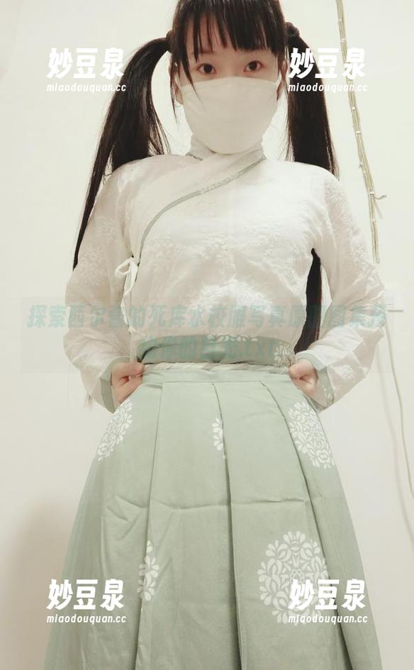 探索西尔酱的死库水校服写真原图图集预约你的目光.txt