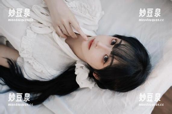 觅芙少女-小芊 觅芙少女 - 揭秘小芊:她的写真作品集藏着哪些不为人知的秘密,给你惊喜连连!.txt