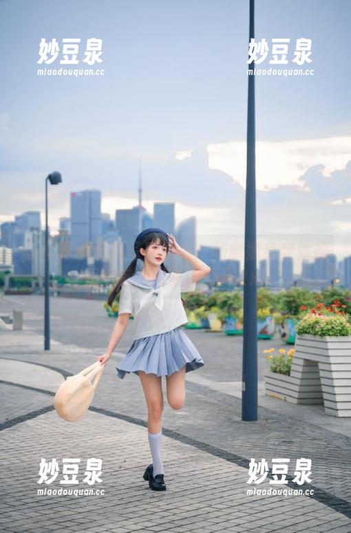 语画界 - 私房写真系列：杨紫嫣身穿体操服的魅力图集大公开.txt