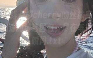 语画界 - 绯月樱cherry的丝袜魔力：令人心跳加速的精选图包，尽在每一张闪耀瞬间.txt