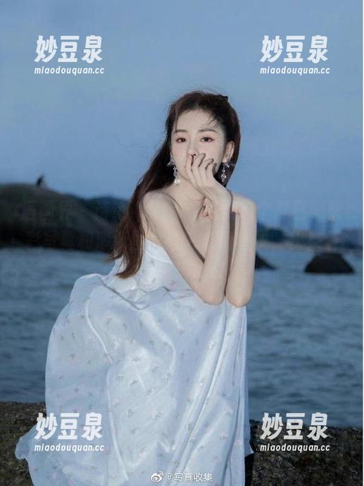 语画界 - 诗诗kiki带你畅游这个夏日，精彩写真和清新图片让人心情愉悦，快来看看吧！.txt