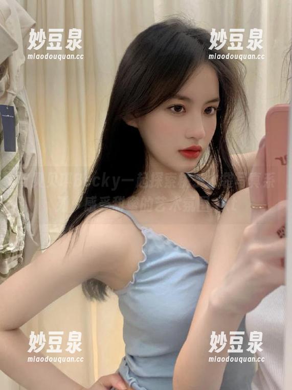 与贝贝琪Becky一起探索桃子水袋写真系列，感受甜蜜的艺术氛围.txt