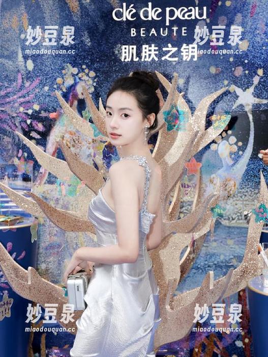 轻兰映画 轻兰映画“BlueandWhite”独特风格写真,原图分享让你陶醉其中.txt