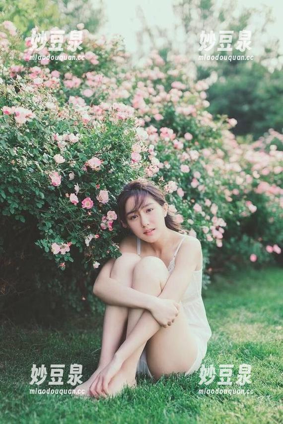 微密圈 - 辣妈女神比基尼写真，高清壁纸尽显她的迷人风姿！.txt