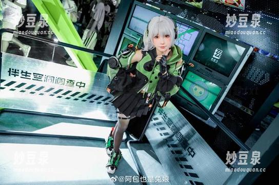 阿包也是兔娘美丽写真合集：新春交错战线中的梦幻时刻.txt
