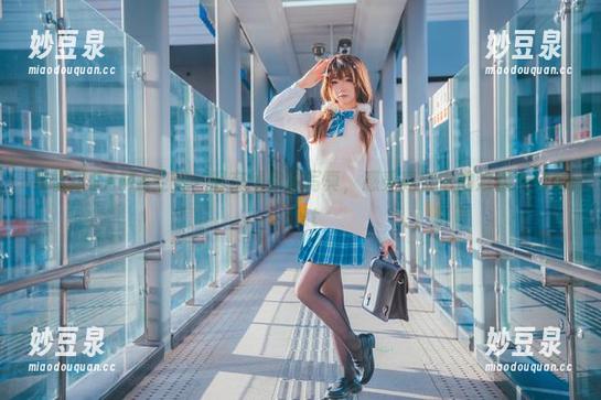 与雪琪SAMA空姐一起在线欣赏写真，感受高空中的浪漫与自由.txt