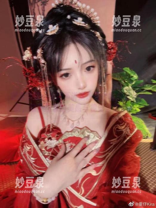 雯妹不讲道理 紧急通知:雯妹不讲道理天台写真集大更新,超乎想象的美感与视觉盛宴!.txt