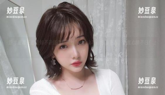 这才是真正的雯妹不讲道理！黑丝T-back写真作品更新，让我心醉不已！.txt