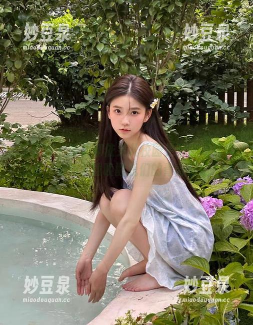 青豆客 - 重温娜依灵儿校园生活的写真作品集，免费下载唤醒我们的青春记忆.txt