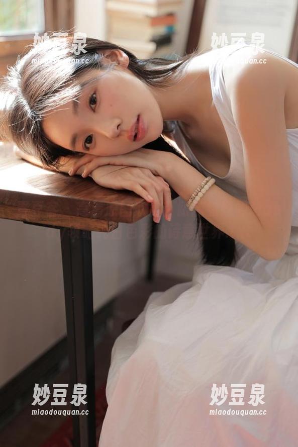 青豆客-徐妍馨Mandy 青豆客 - 高清原图欣赏:跟随徐妍馨Mandy领略纯白色彩的诗意世界.txt