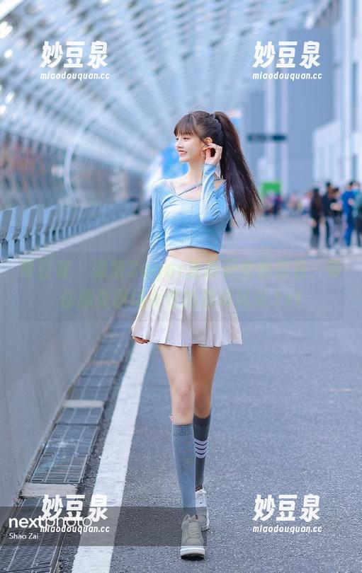 青豆客-梁莹Sugar 青豆客 - 梁莹Sugar最新职业装图包,带你感受职场女性的别样风采.txt