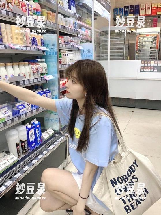 青豆客 - 不可错过的王明明油亮图集，下载后尽情欣赏她的别样风情.txt