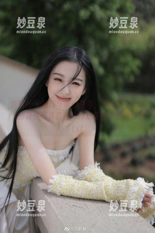 魅妍社 - 运动与美的碰撞：绯月樱-Cherry的精选写真美图，释放青春活力的魅力.txt