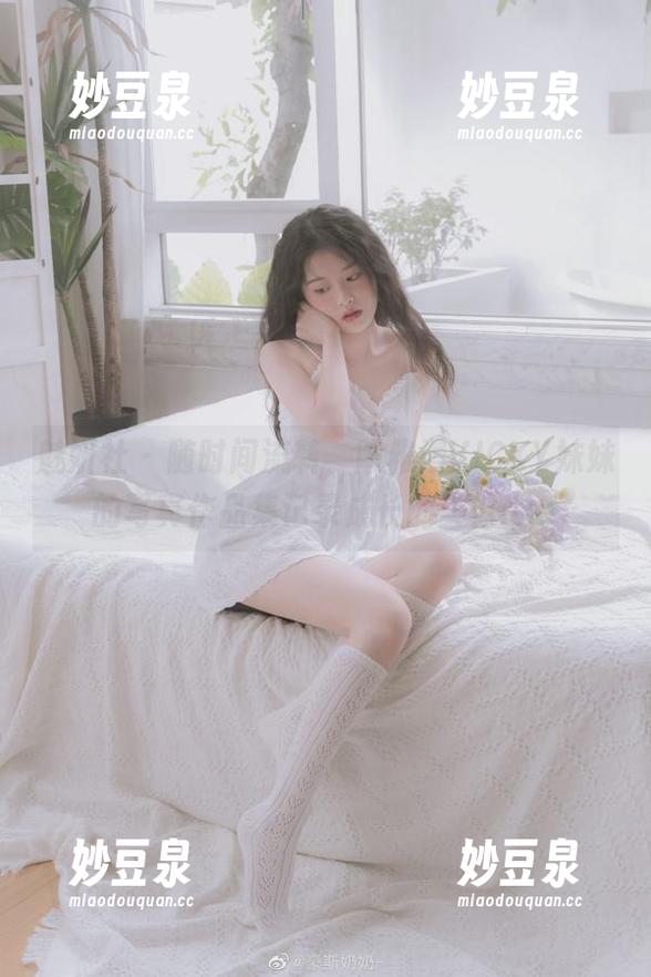 魅妍社 - 随时间流转，陈雅漫VICKY妹妹的写真作品集记录成长的美好.txt