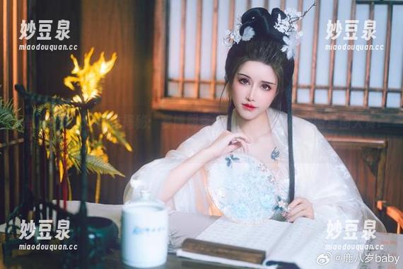 鹿八岁baby 鹿八岁baby创作揭秘:赛博朋克:边缘行者露西美图套图大赏.txt