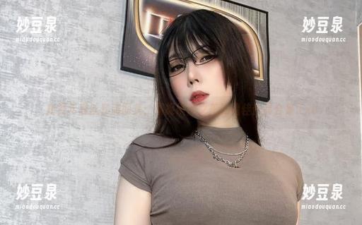 鹿野希黑丝套装图集：捕捉瞬间之美的绝佳作品合集.txt