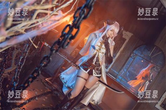 与麻花麻花酱同行：厨娘写真作品集及丰富资源一网打尽.txt